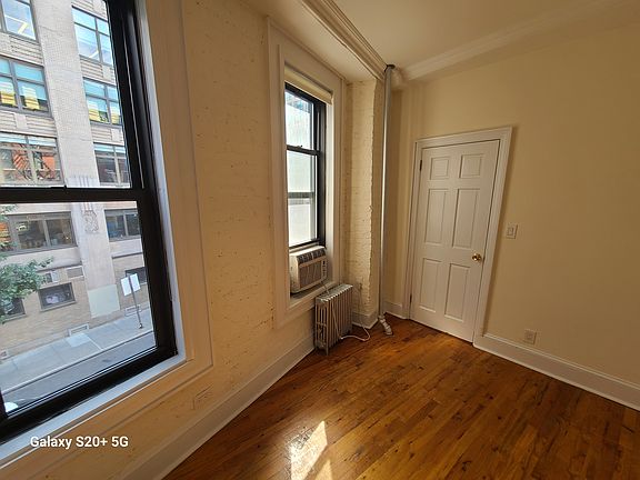 5th image of 110 6th Ave #10