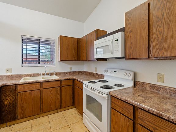 5th image of 1109 E Water St