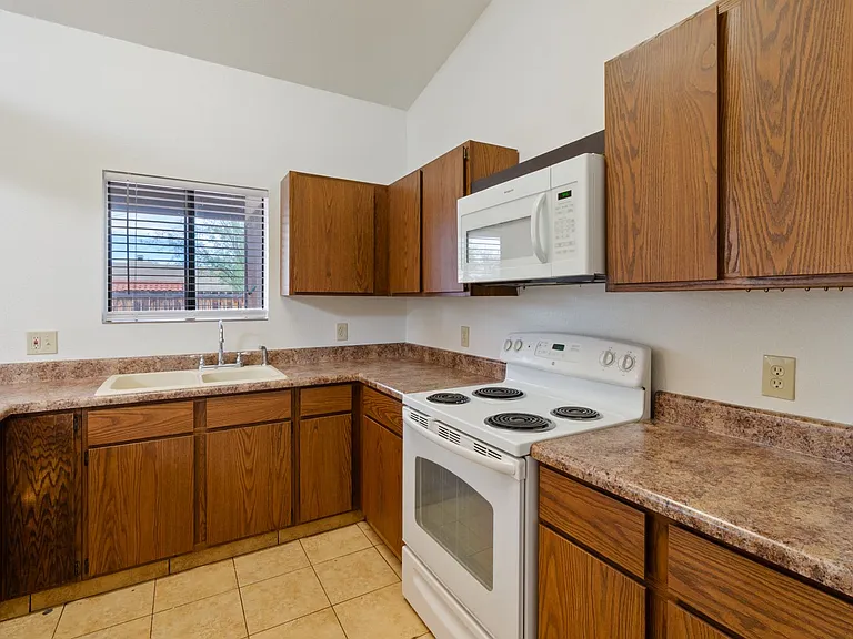 1109 E Water St — Photo 5
