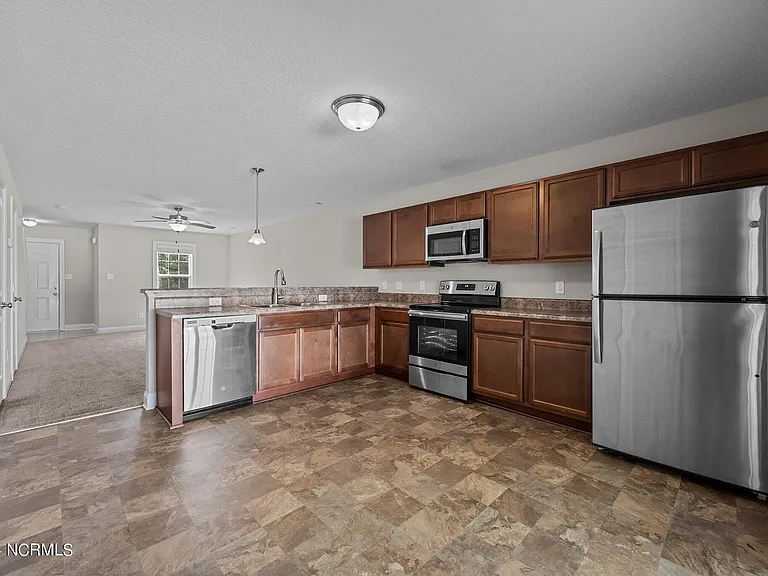 217 E Murrow Ln — Photo 5