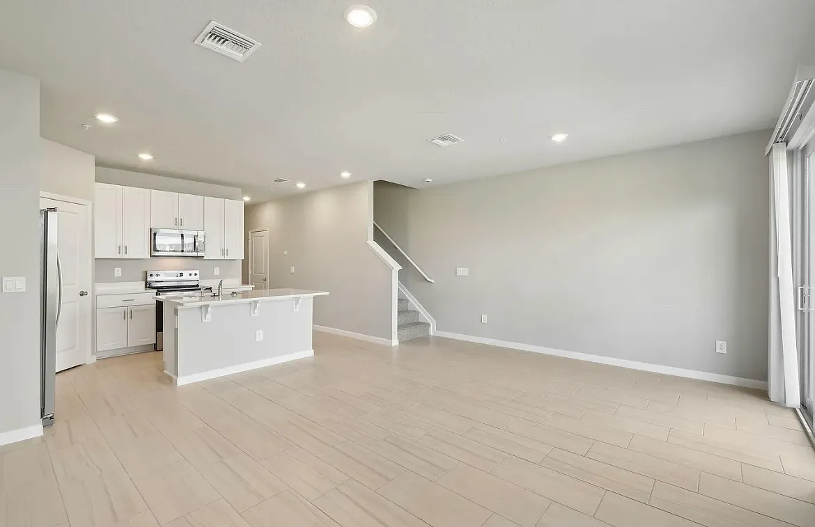 3 bed, 2.5 bath, 1486 sqft, $2,375 — Photo 2