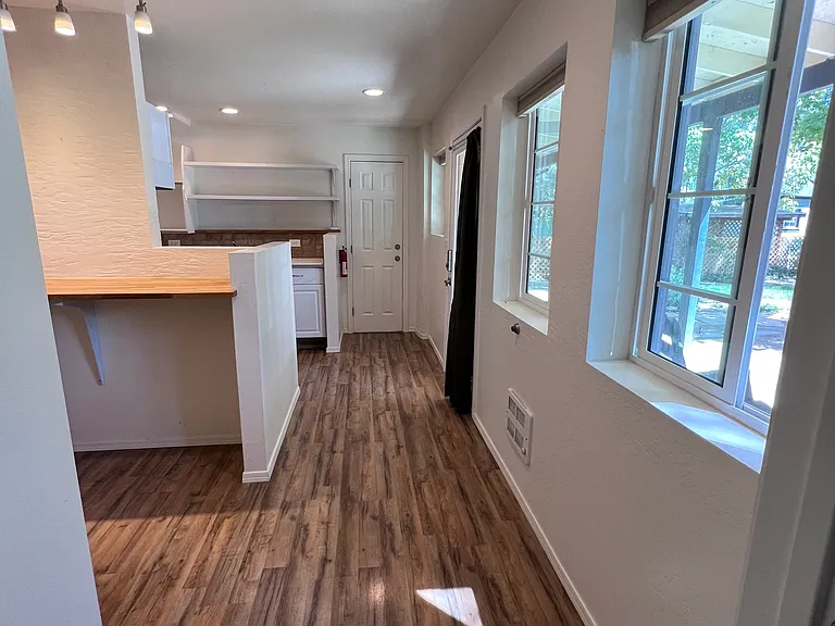 110 N Willow St #C — Photo 9