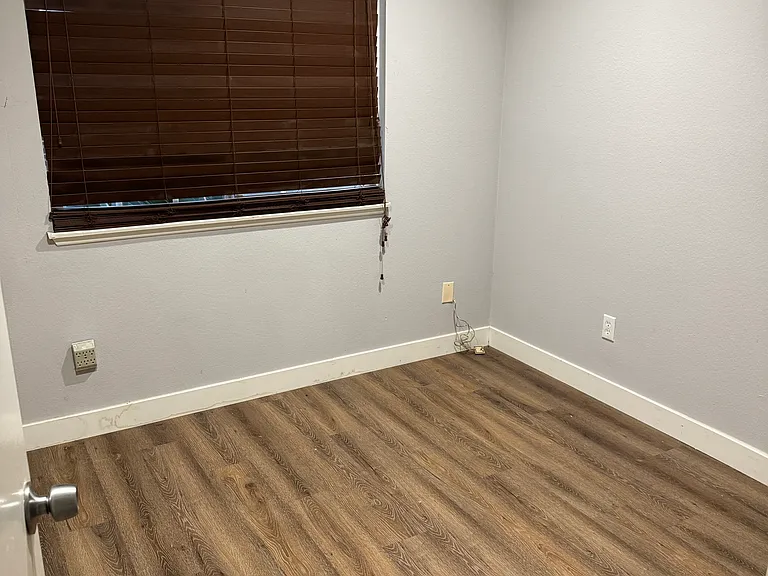 25290 Kalmia Ave — Photo 21