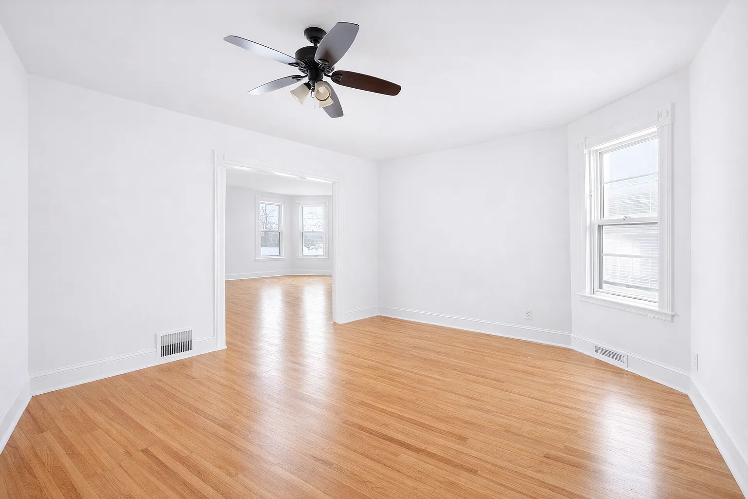 5 bed, $2,900 — Photo 4
