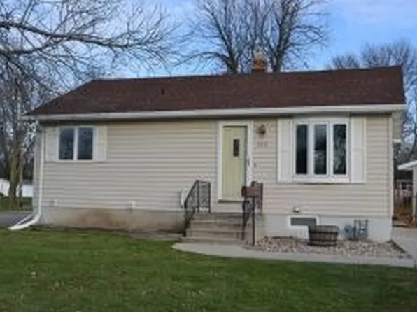 329 Wilson Ave, Fond Du Lac, WI 54935