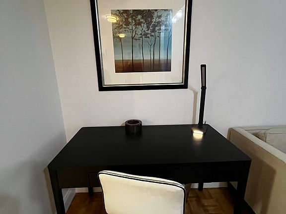 4th image of 150 W 51st St APT 1624