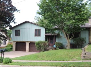 302 Washington Park Rd, Iowa City, IA 52245