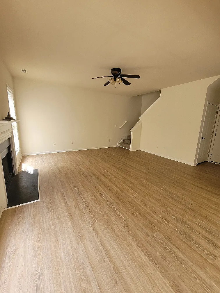 4 bed, 2.5 bath, 2200 sqft, $1,935 — Photo 3