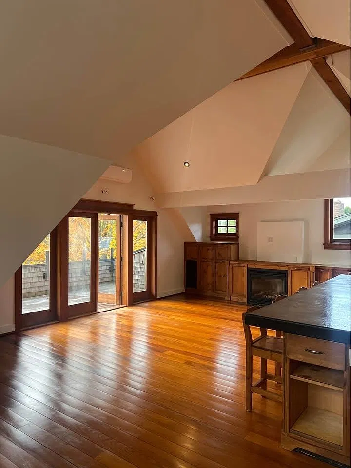2 bed, 1350 sqft, $2,995 — Photo 2