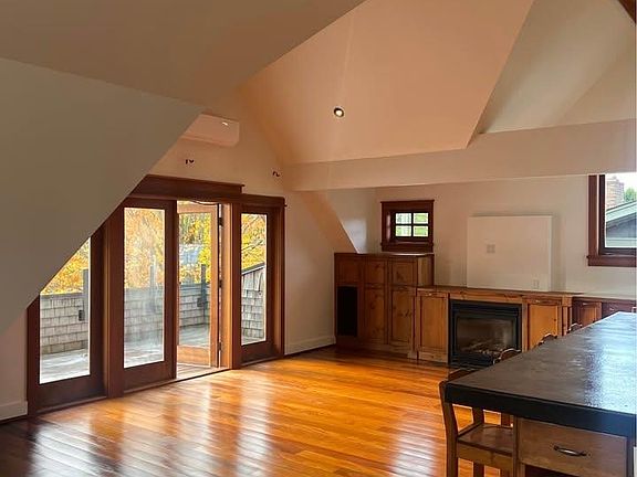 2nd image of 2751 Taylor Ln