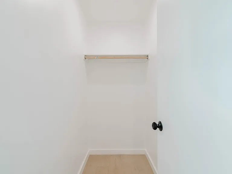5648 1/4 Cartwright Ave — Photo 11