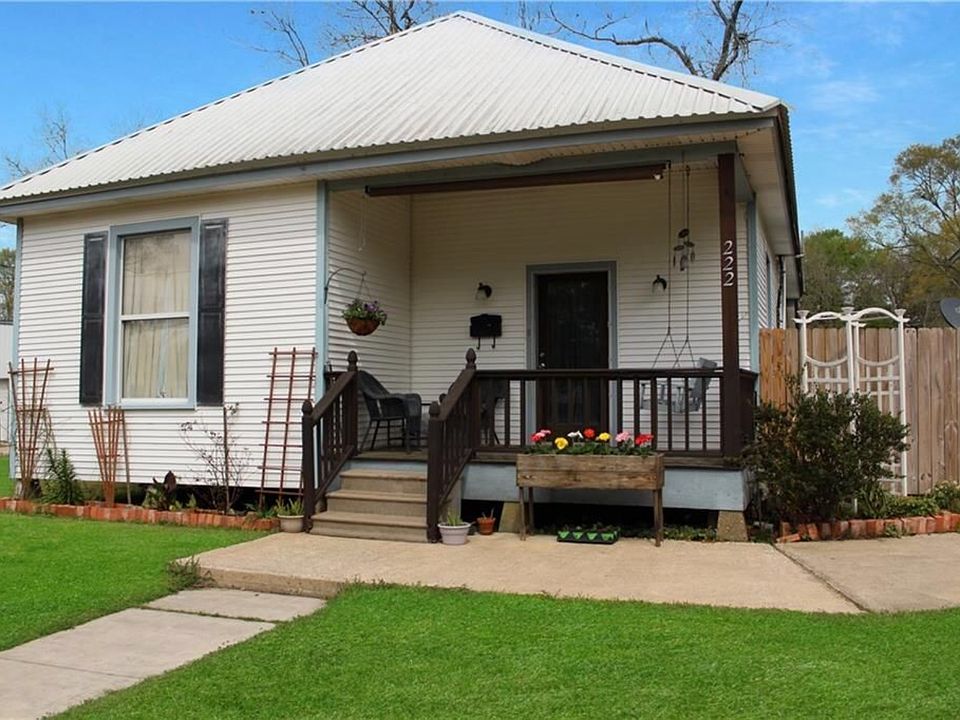 1st image of 222 Yoakum Ave
