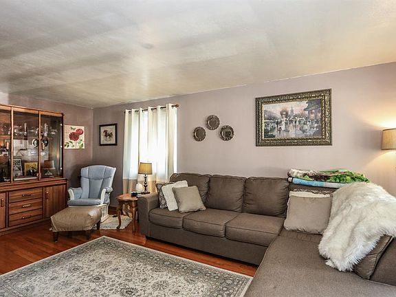 3rd image of 4416 Willowbrook Dr
