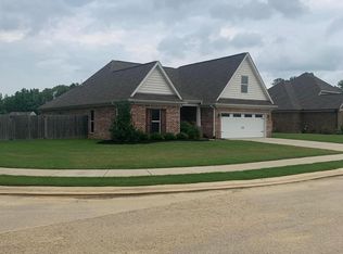 6106 Vermelle Dr, Tupelo, MS 38801