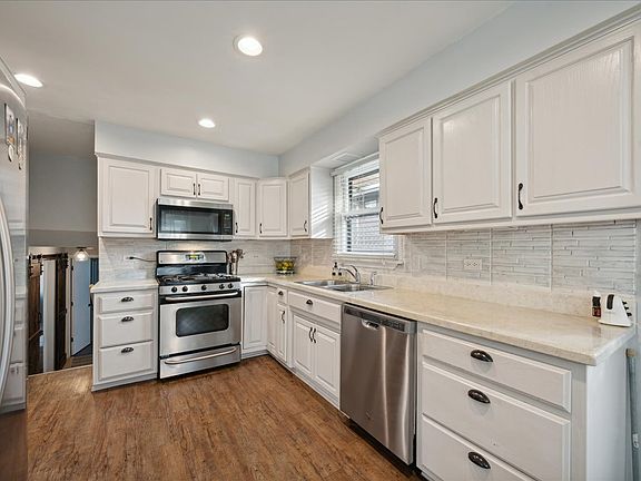 5th image of 14201 Kilpatrick Ave