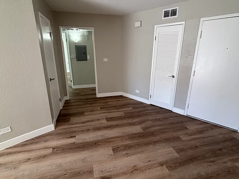7918 Reseda Blvd — Photo 77