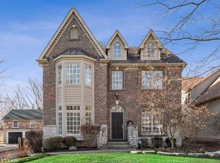 355 S Columbia St, Naperville, IL 60540