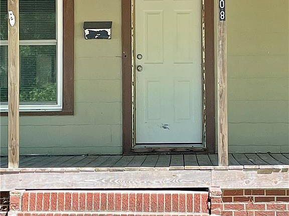 4th image of 108 N College St