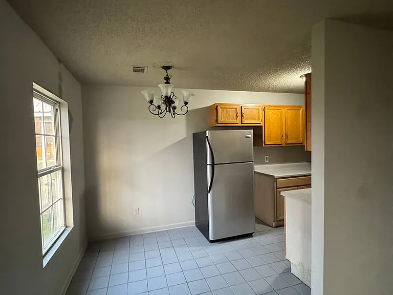 106 Fuller St — Photo 3