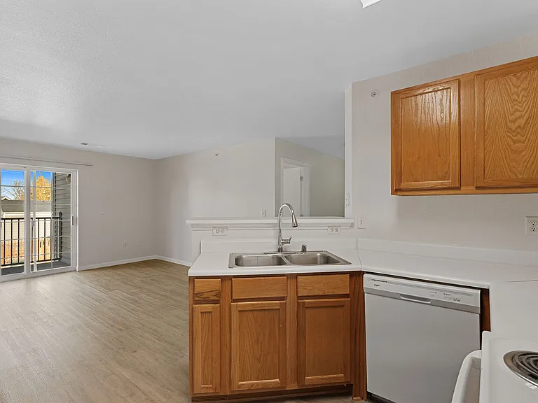 1221 Wren Ct #4-303 — Photo 6