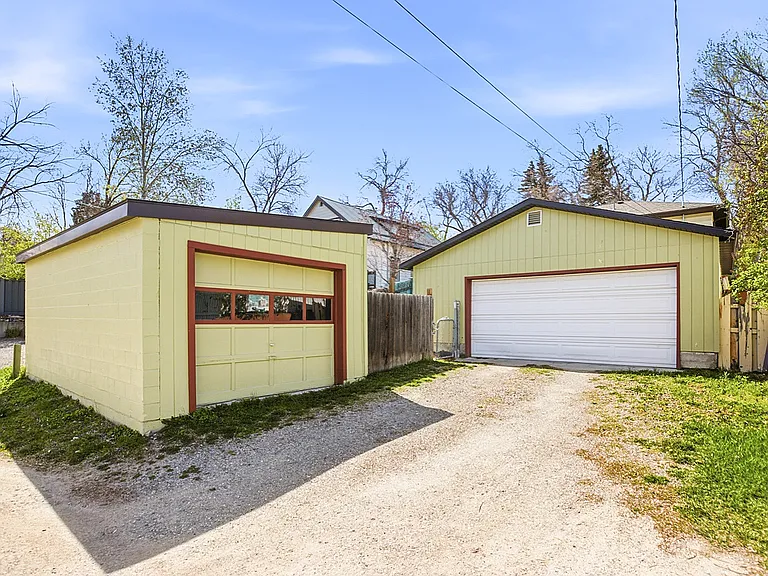 814 Stuart St — Photo 38