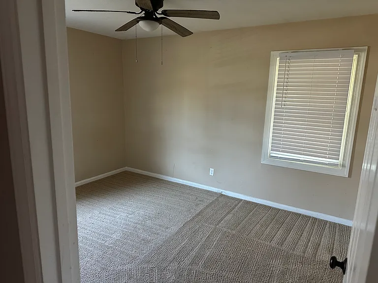5051 Hampshire Dr — Photo 10