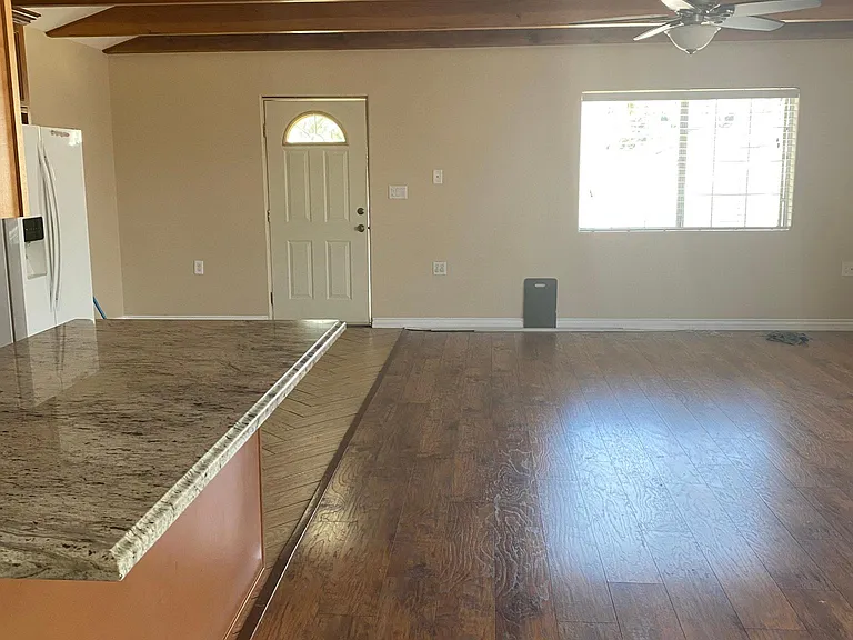 14820 Carnell St — Photo 6
