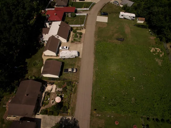 68769 Twilight St, Edwardsburg, MI 49112