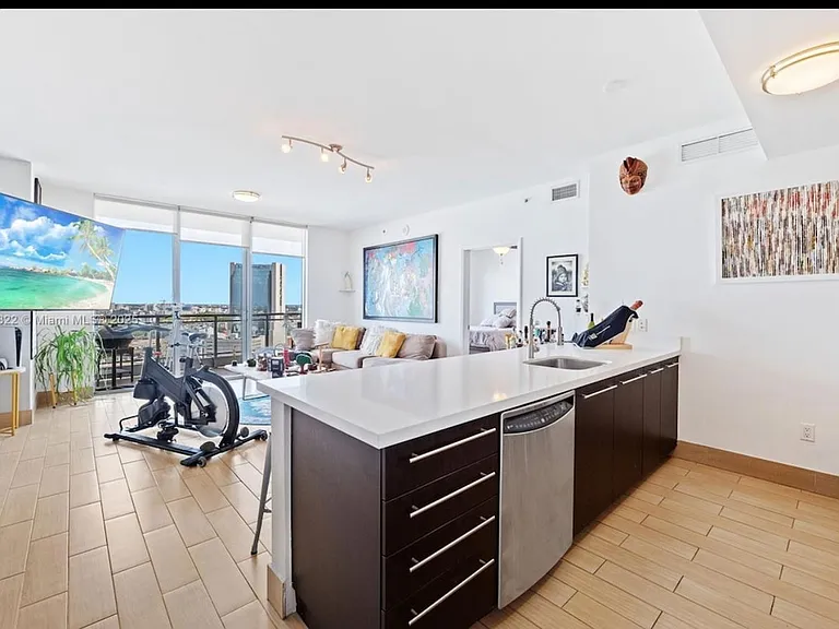 90 SW 3rd St #2406 — Photo 5