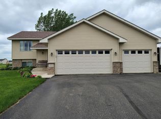 332 Bavaria Way, Waverly, MN 55390