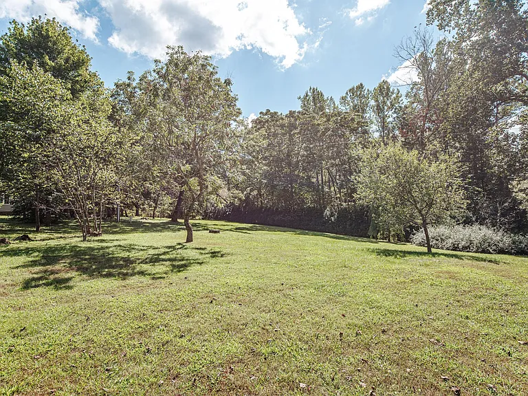 860 Elizabeth Ln — Photo 29