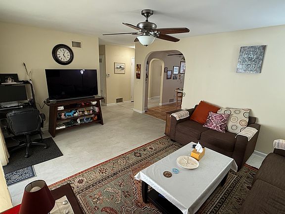4th image of 1639 Poinciana Dr