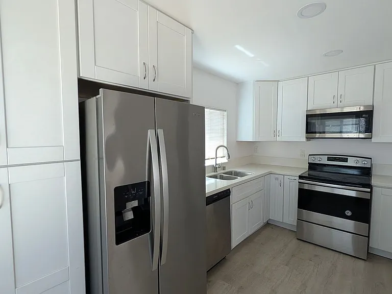275 Dahlia Ave — Photo 10