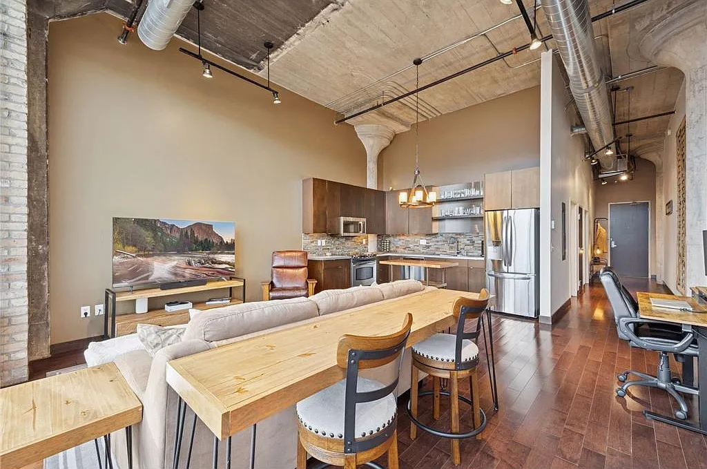 1 bed, 1.0 bath, 751 sqft, $2,495 — Photo 2