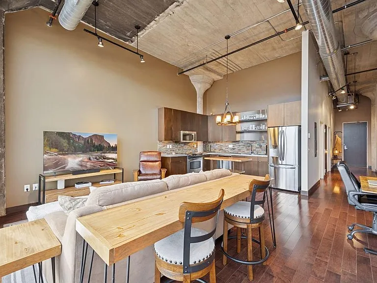 618X Washington Ave N #602 — Photo 2