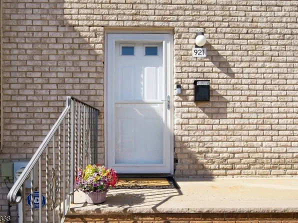 921 Robin Rd, Hillsborough Twp., NJ 08844