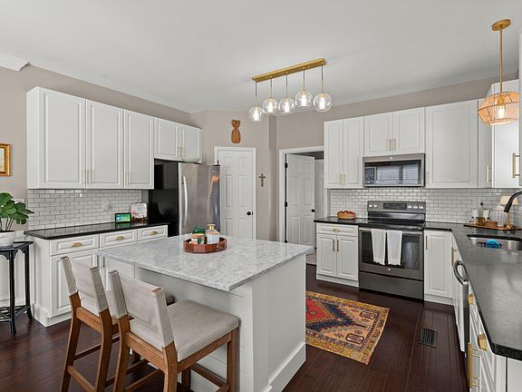 3rd image of 1365 Black River Dr