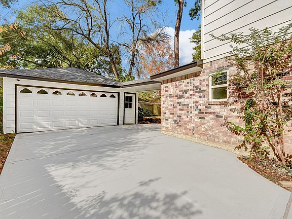 3rd image of 1502 Village Green Ct