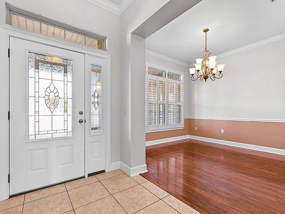 4th image of 212 SW Scott Pl