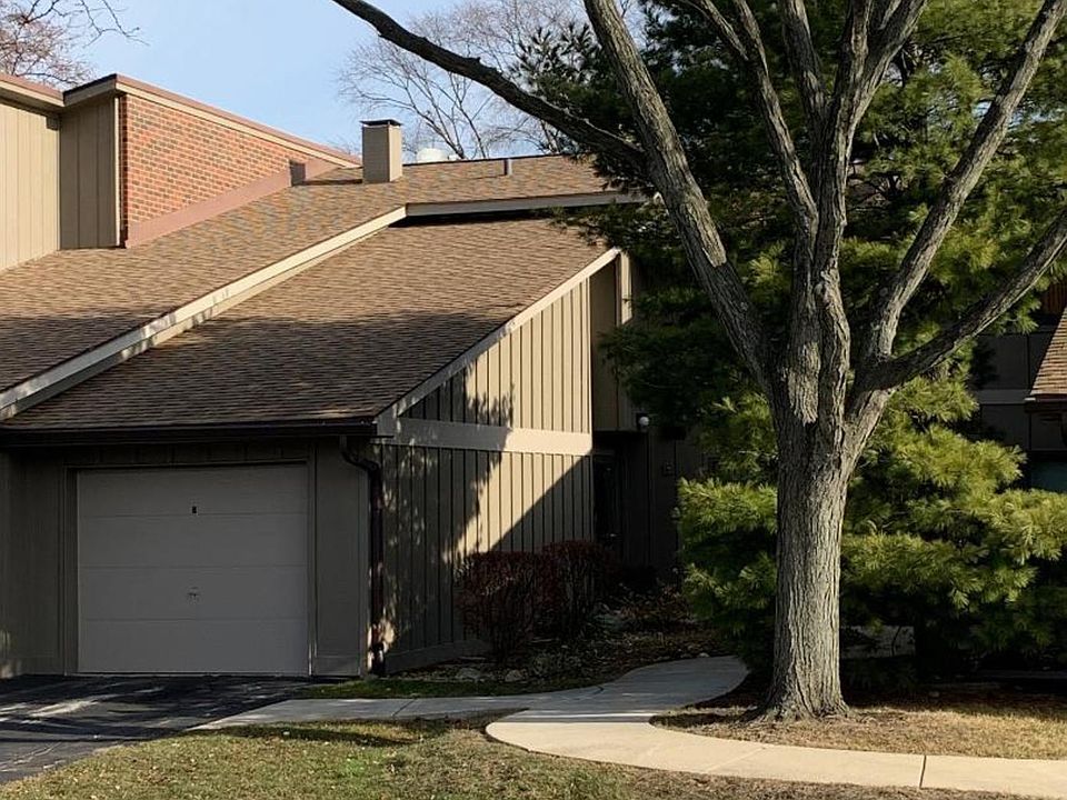 1st image of 2S531 Emerald Green Dr #19