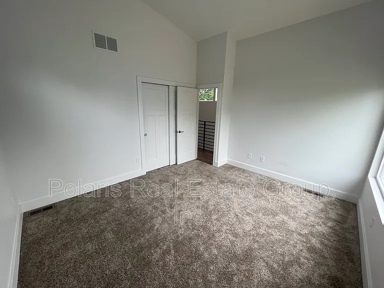 2201 Pleasant St — Photo 13
