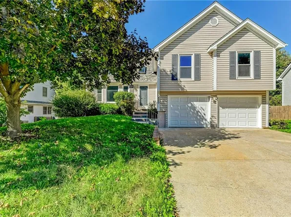 820 Black Oak Dr, Liberty, MO 64068