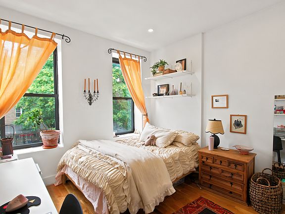 5th image of 226 Moffat St #2F