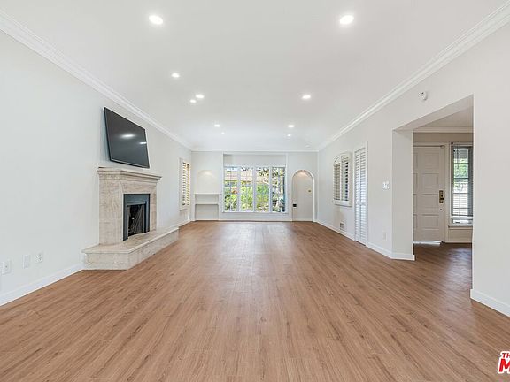 2nd image of 426 Georgina Ave