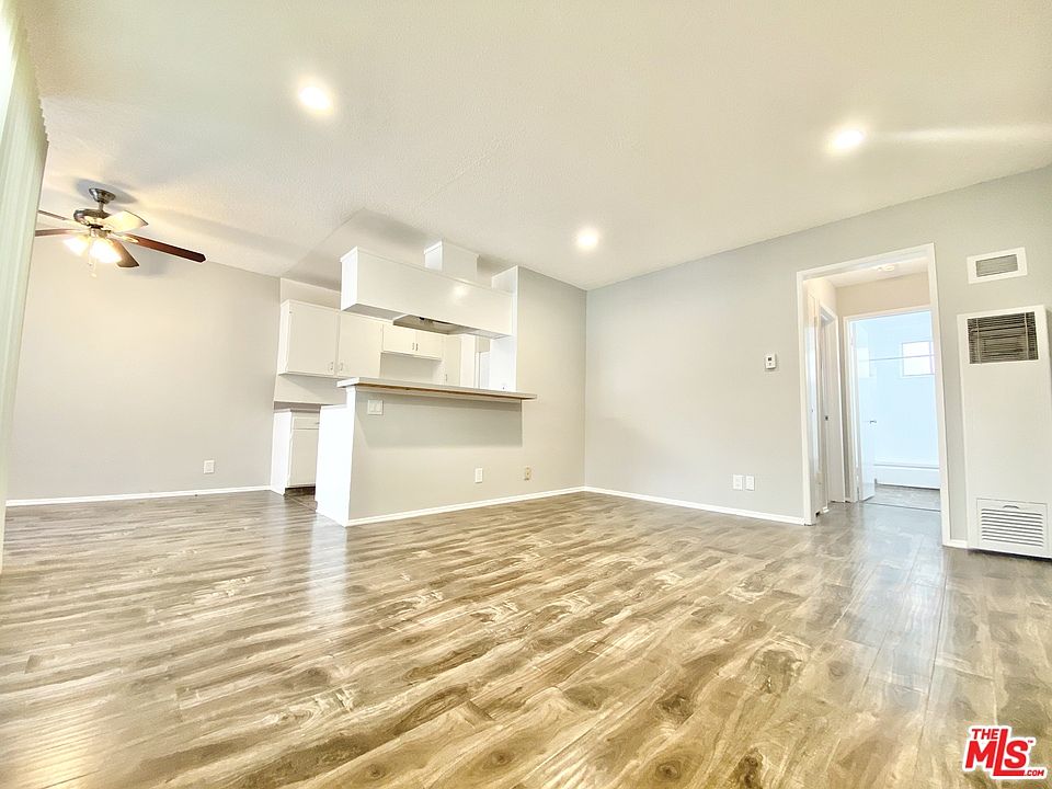 1st image of 630 N Manhattan Pl #2