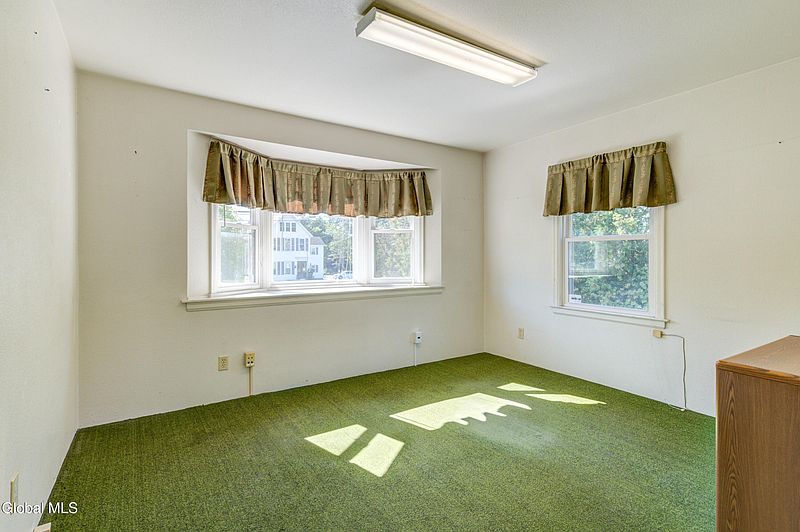 5th image of 34 Russell Road