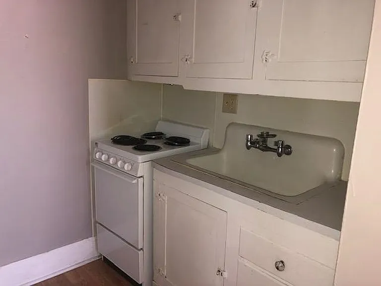 625 E Burlington St — Photo 10