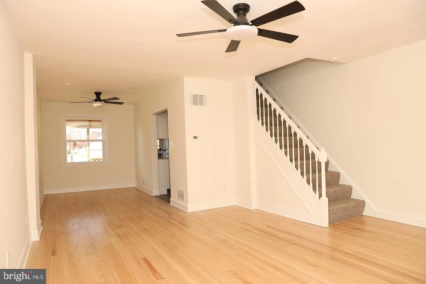 3 bed, 2.0 bath, 1680 sqft, $2,100 — Photo 2