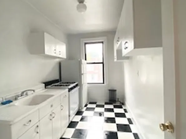 32-16 Broadway image 5 of 9