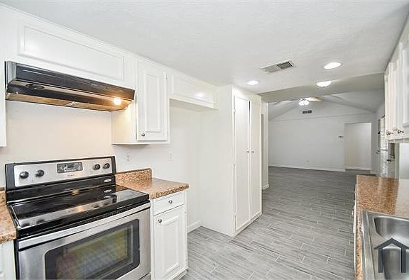 4th image of 13467 Linden St